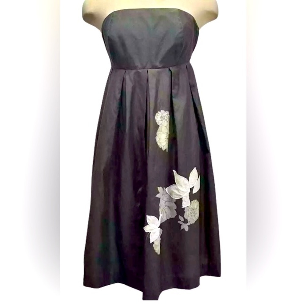 GAP Gray Strapless Dress with Cluster of Flowers at the Bottom Side size 6